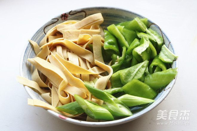 尖椒干豆腐的做法