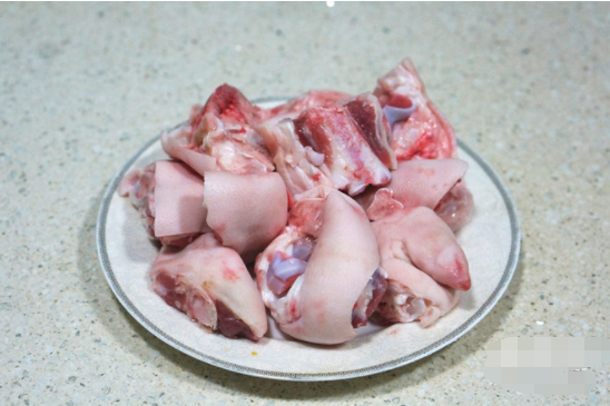 黄豆炖猪蹄多放点黄豆可以吗？会不会影响营养？黄豆不泡，直接和猪蹄放高压锅里炖可以吗