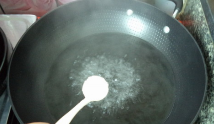 芹菜水煮花生米怎么做