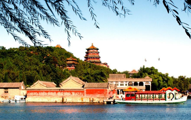 “几千幅画没有哪两幅是相同的。”这句话不但说明画＿＿＿，而且体现了我国＿＿＿＿＿＿＿＿。