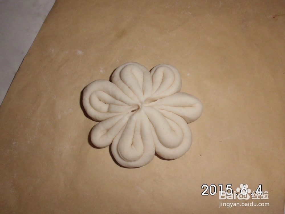 简单易学的银白菊花馒头做法