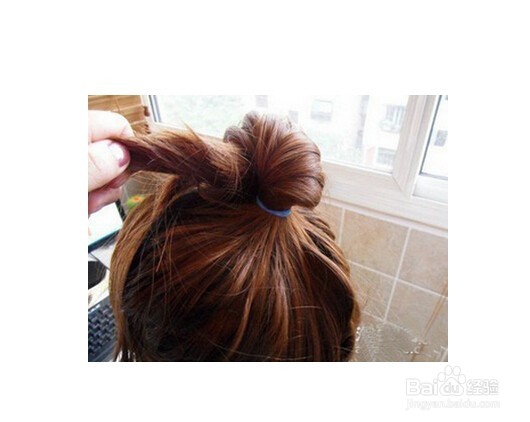 韩式花苞头扎法步骤