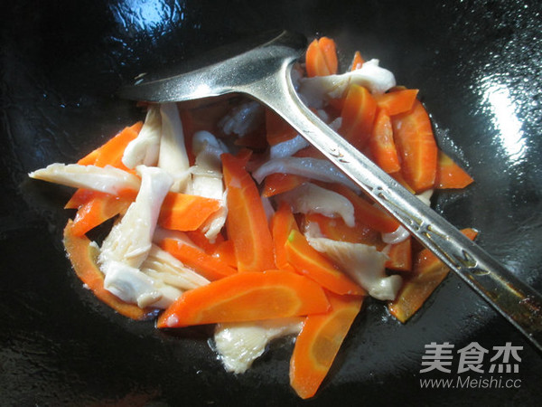 平菇炒胡萝卜