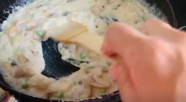 蘑菇白酱培根吐司披萨