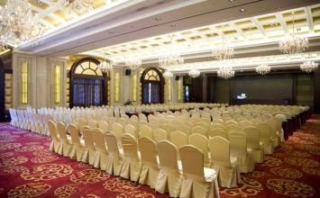 四季婚宴桌布搭配 不同季节如何选酒店婚礼桌布