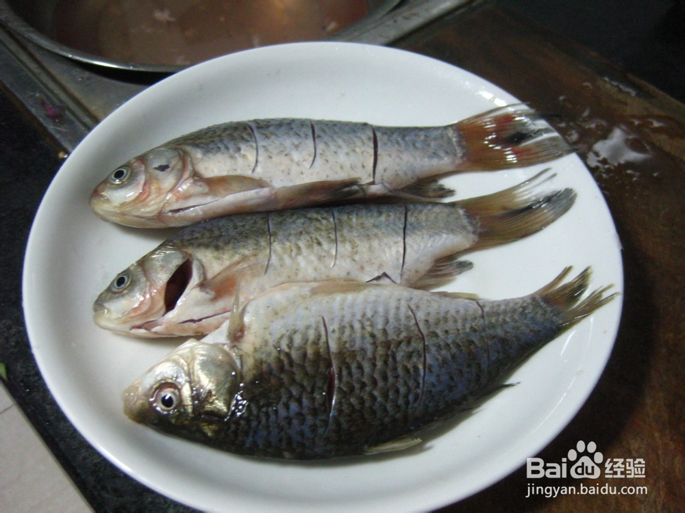 怎样炖出奶白色的鲫鱼汤——鲫鱼炖豆腐