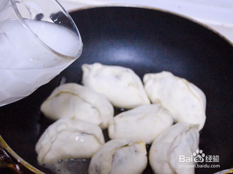 酸菜粉丝冰花煎饺的做法