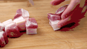 让人把持不住的一道鹌鹑蛋红烧肉