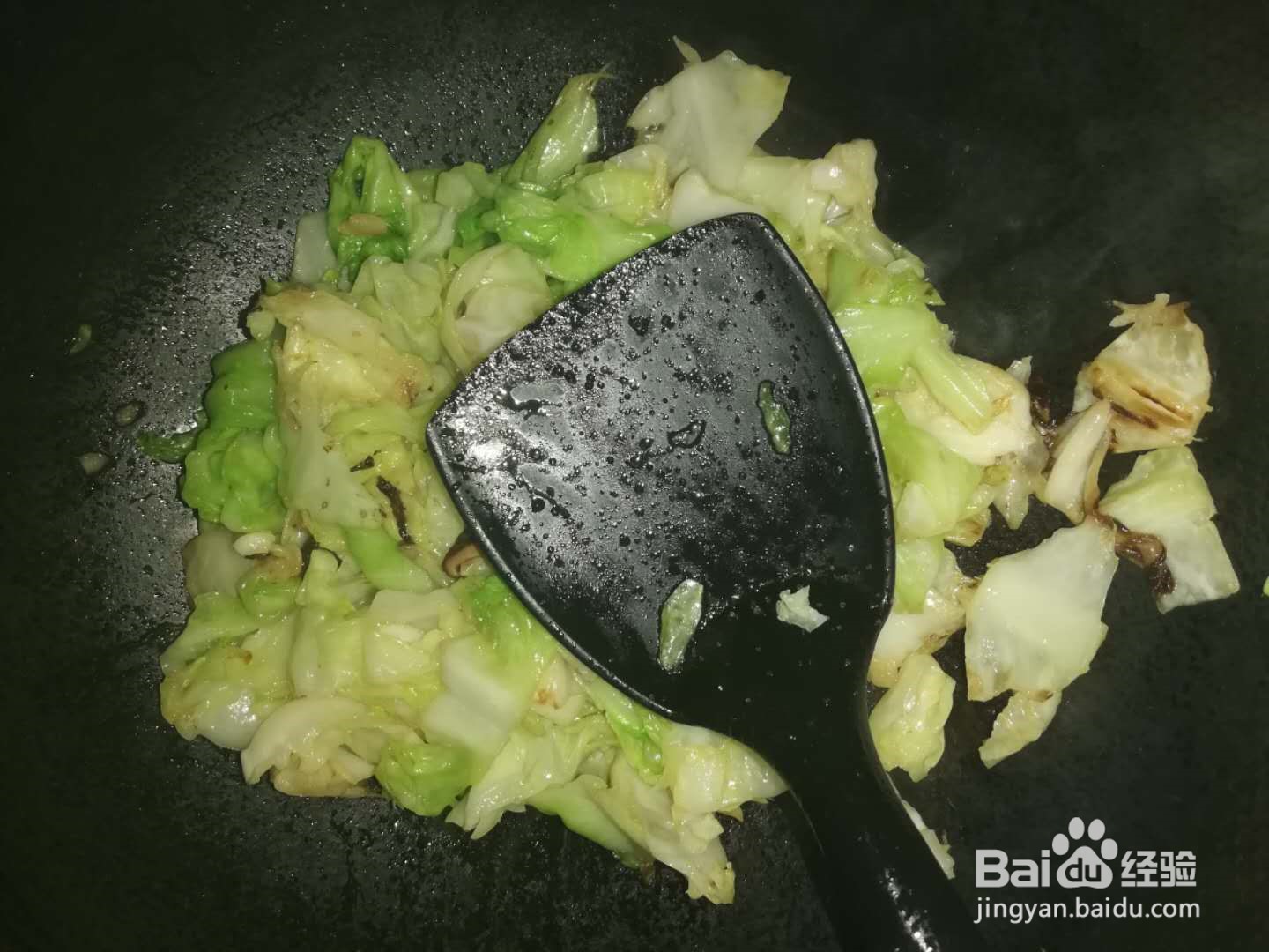 香菇炒圆白菜的做法
