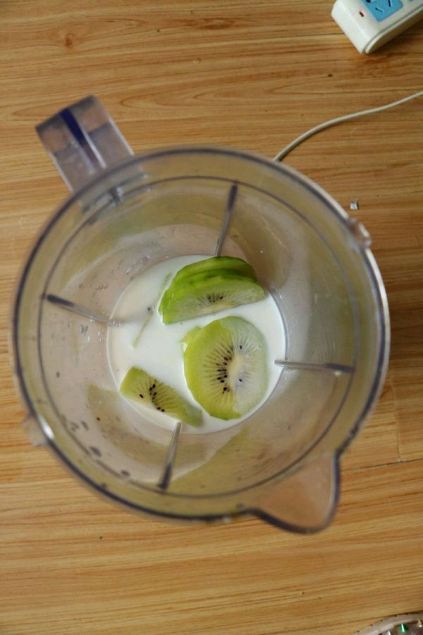 奇异果香蕉奶昔