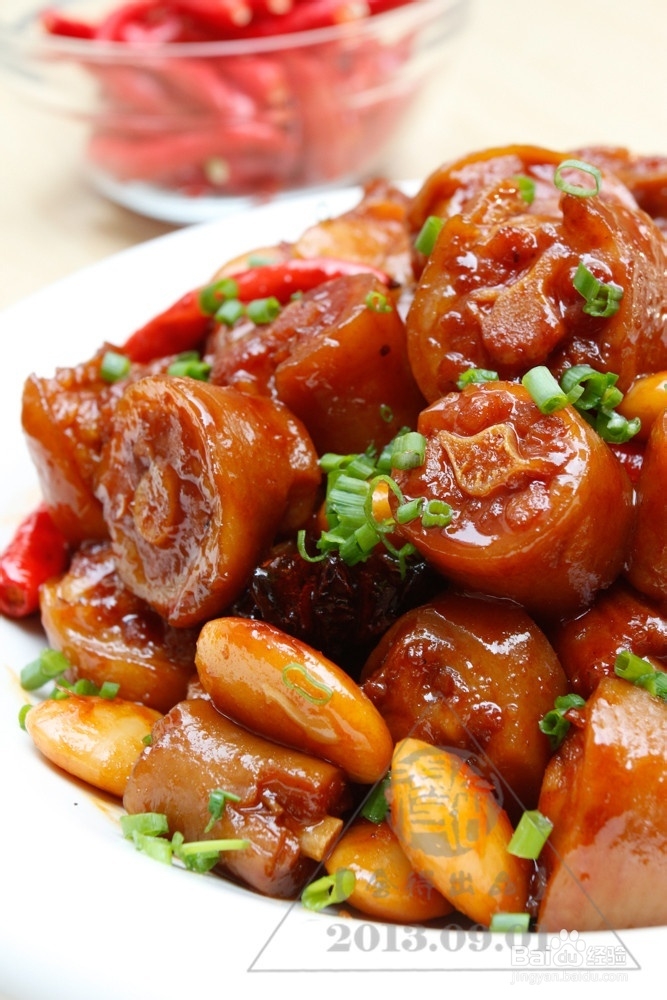 怎样做《芸豆猪尾》