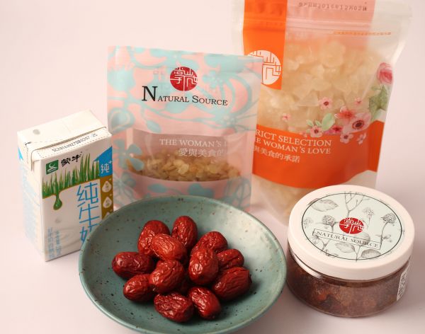 皂角米桃胶红枣炖奶