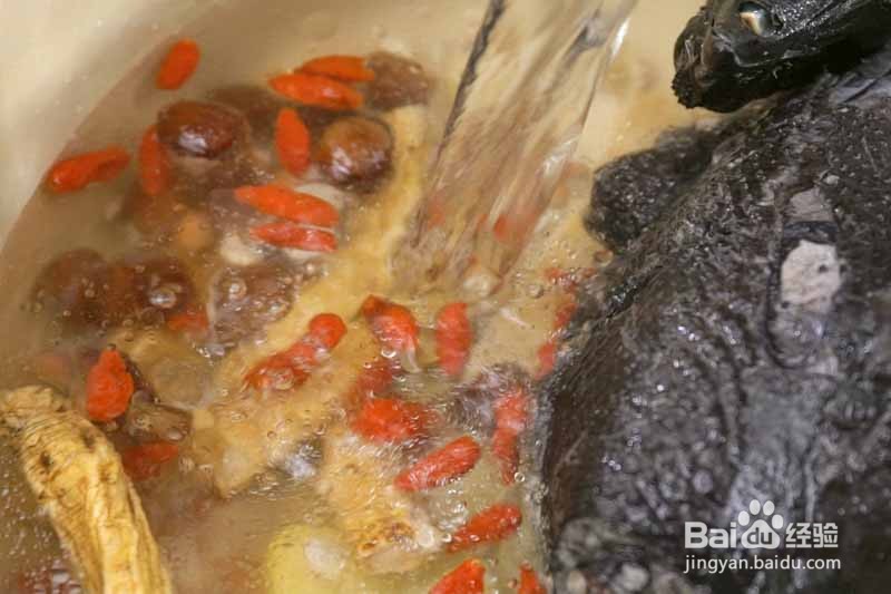 芪党参乌鸡汤制作