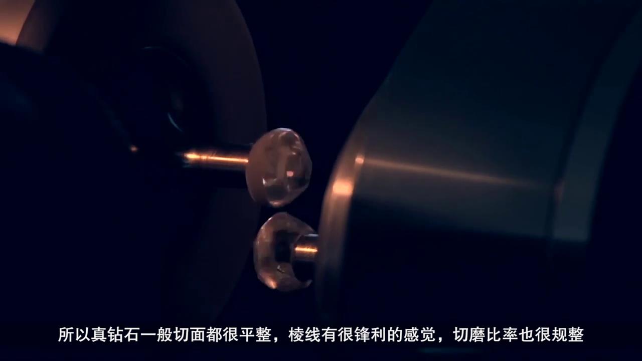 如何用放大镜鉴别钻石真假？