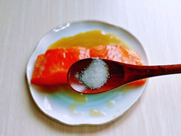 山葵木鱼花三文鱼沙拉