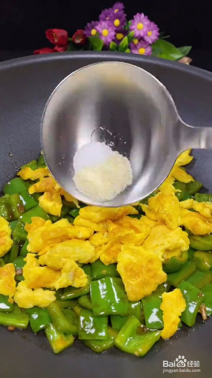 青椒炒鸡蛋怎么做才好吃