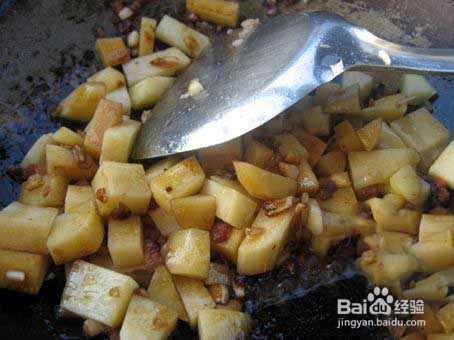 腊肉土豆焖饭做法