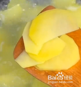 怎样做五花肉炒土豆片呢