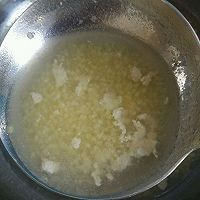 宝宝简单的鸡肉青菜小米粥