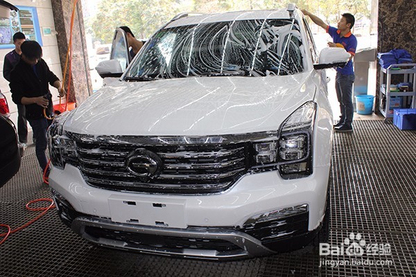 汽车犀牛皮保护膜是怎样覆盖到车漆面的