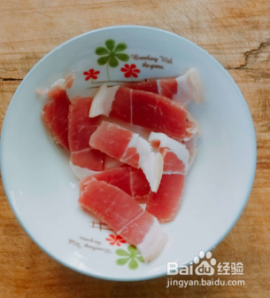 制作腊肉荷兰豆