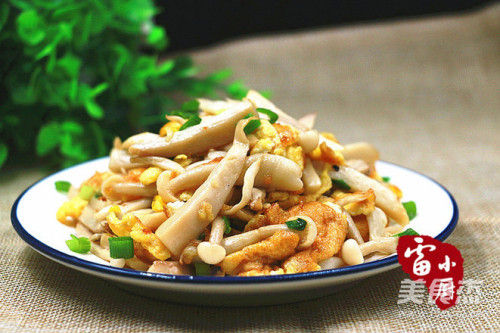 双菇炒鸡蛋的做法