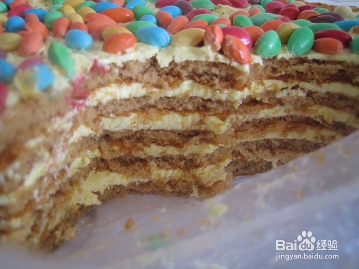 老年人怎样教孩子吃黄油蛋糕