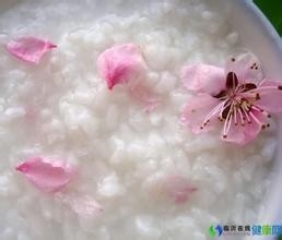 脸上长斑怎么办