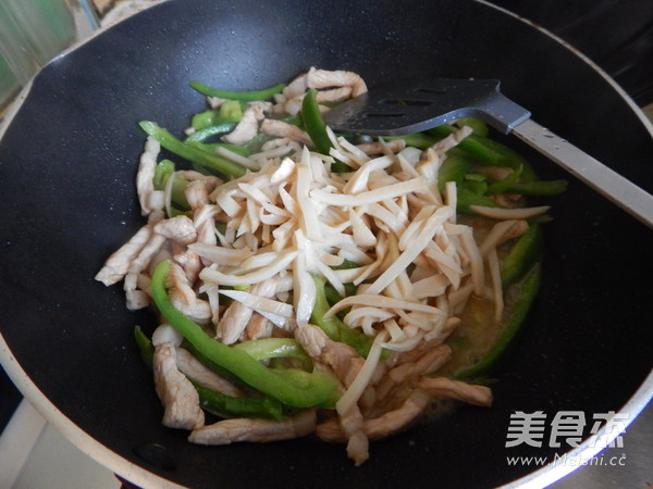 青椒杏鲍菇炒肉丝