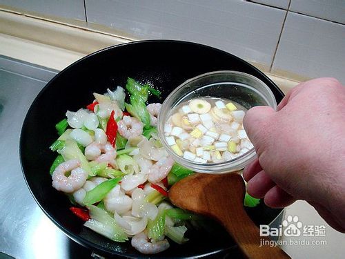 西芹百合炒虾球