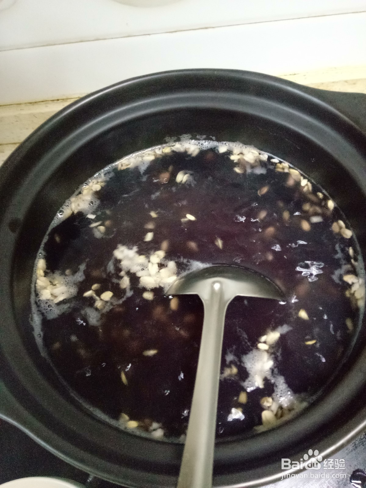 燕麦黑米红枣粥