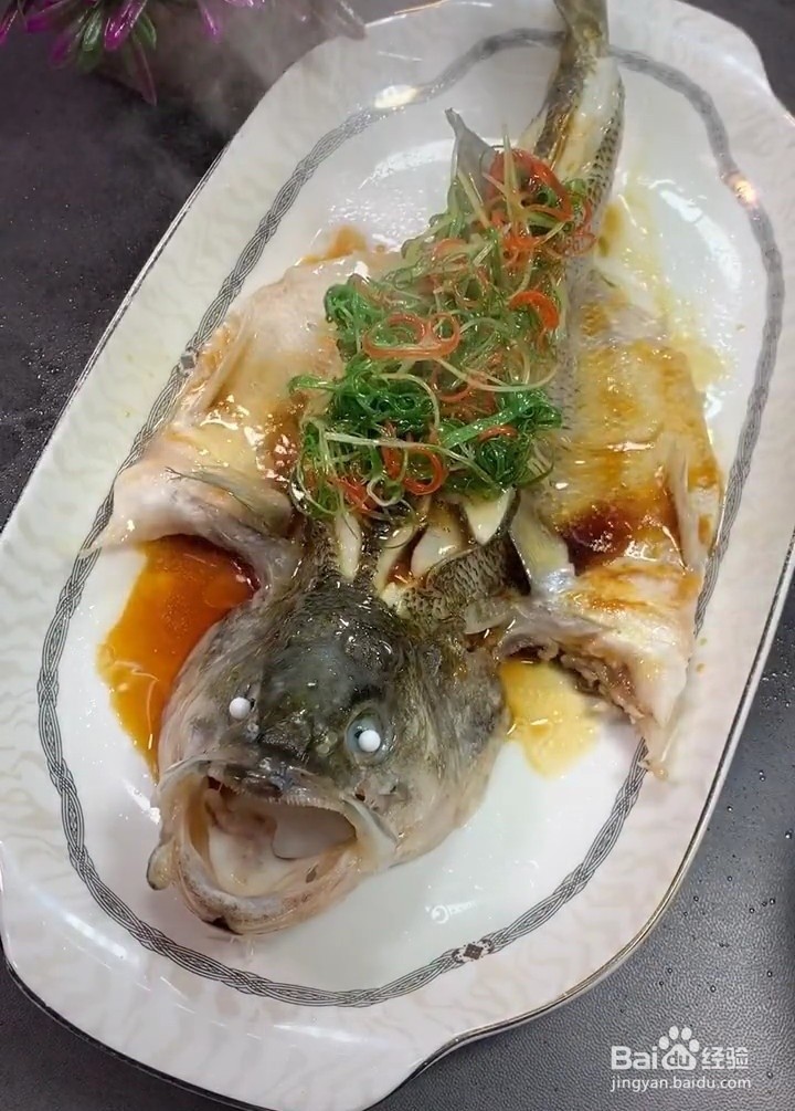 怎么做鲜美的清蒸鲈鱼?