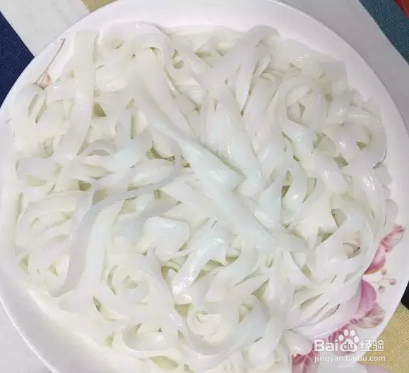 粤味三色炒河粉的做法？