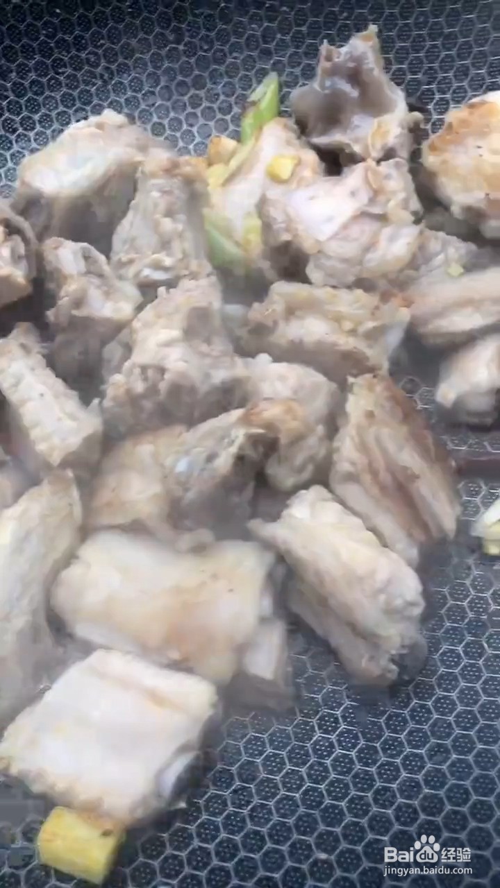 如何在家自制排骨烧豆角