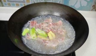 冬瓜排骨汤怎么做？