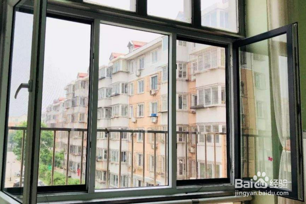 墙上胶水味怎么去除