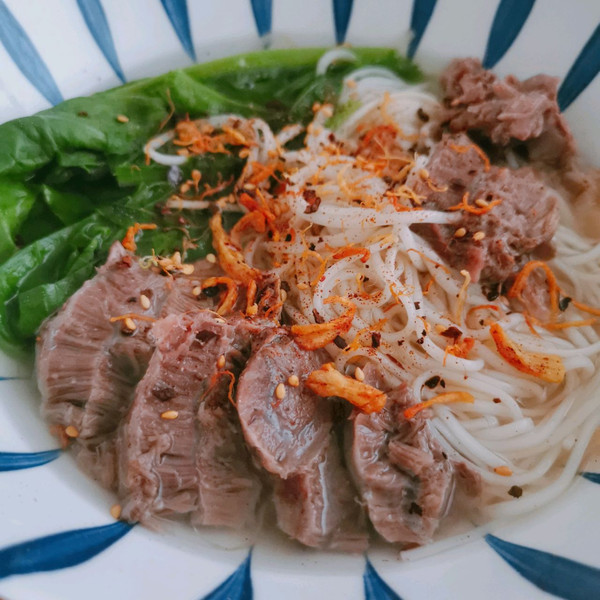 清汤牛肉面清淡爽口营养均衡