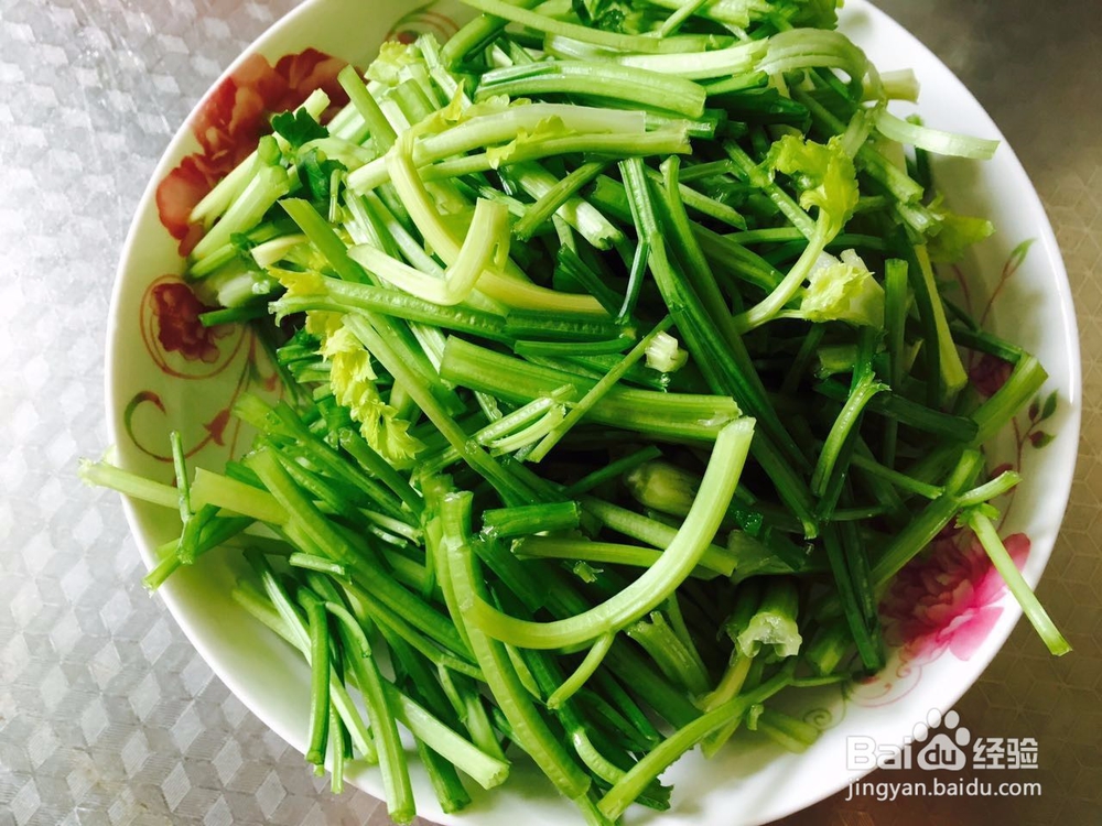 【简单家常菜】芹菜炒牛肉的做法——家常菜菜谱