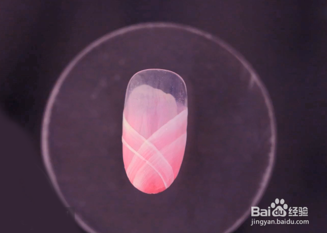 怎样做交错丝带渐变美甲？