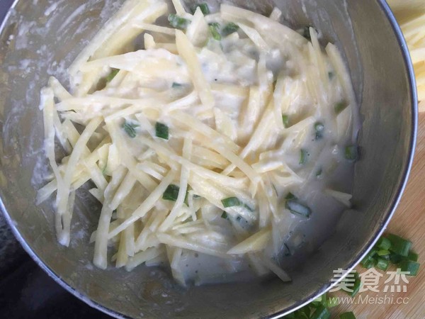 土豆摊蛋饼的做法