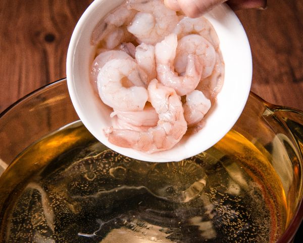 快手酸汤鲜虾面