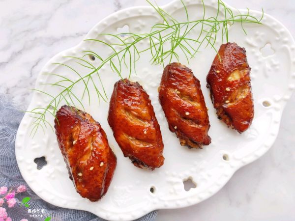 吮指蒜香烤鸡翅