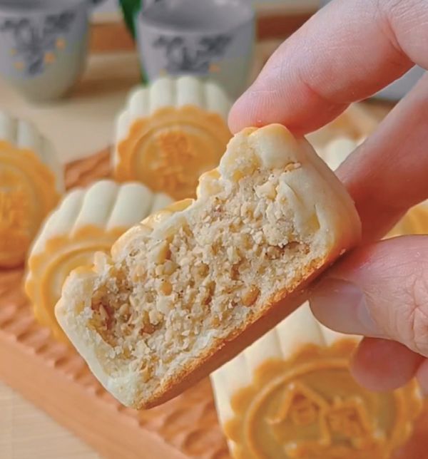 椒盐花生奶酥月饼