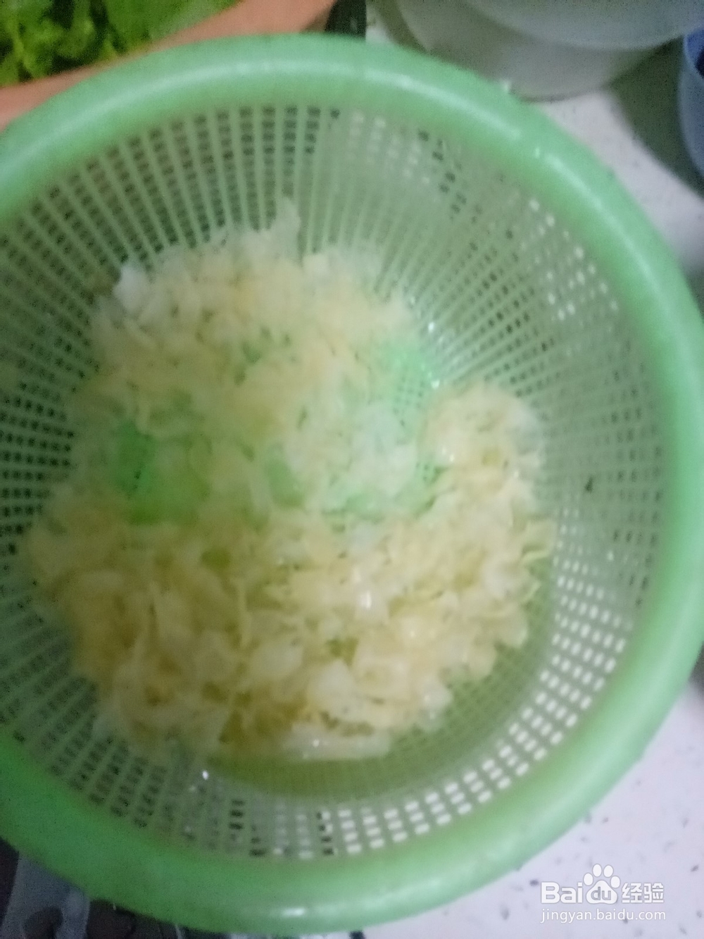 红糖银耳葡萄干百合粥