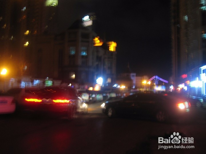 老年人怎样在夜间拍大楼灯光不重影