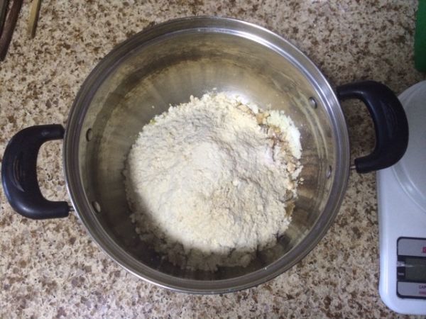 茶香果仁桃山月饼