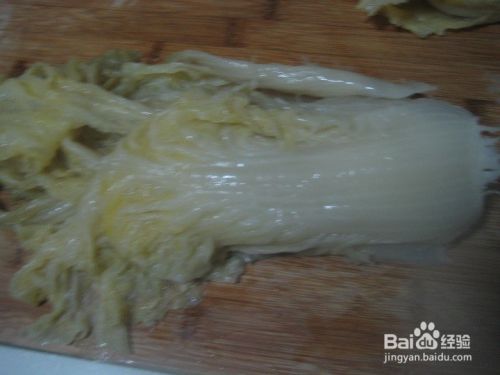 为什么用刀切酸菜后将酸菜水挤出来做好备料
