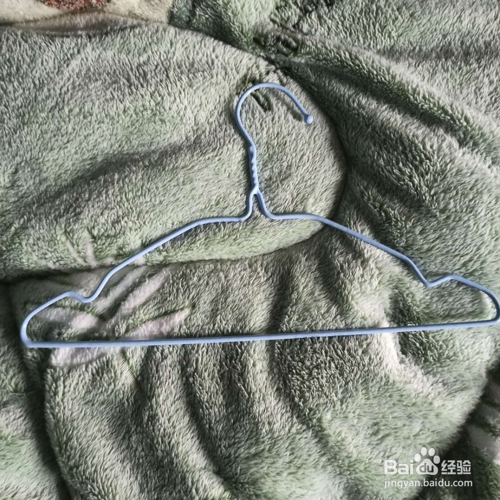 衣架把衣服撑凸怎么办