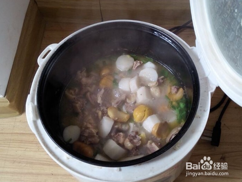 如何用电饭堡做山药栗子炖鸡