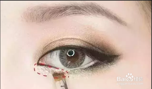 精致烟熏妆的化妆技巧